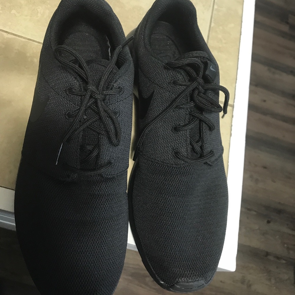 Nike tennis shoes